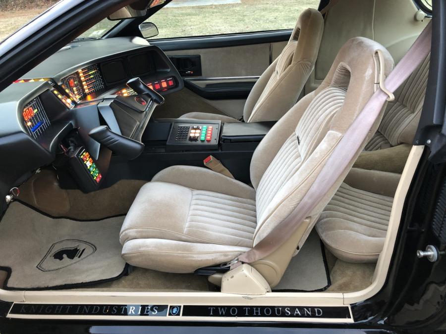 Интерьер Pontiac Firebird Trans Am GTA KITT Tribute 1987 года  (фото 46 из 78)
